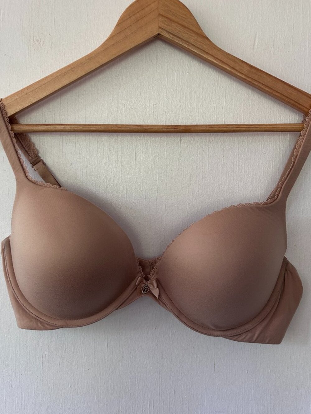 Body by Victorias Secret Nude Push Up Bra Womens Size 38C Neutral Classic